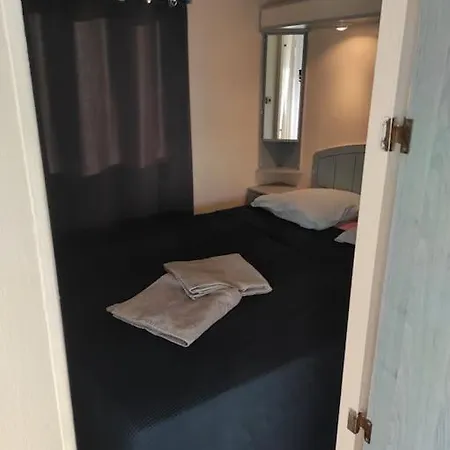 Appartement Mobil-home Dans Un Beau Cadre A 15 Km Des Plages.