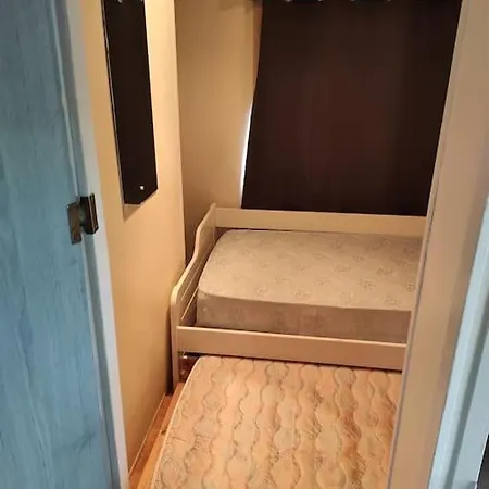 Mobil-home Dans Un Beau Cadre A 15 Km Des Plages. Lunel (Herault)