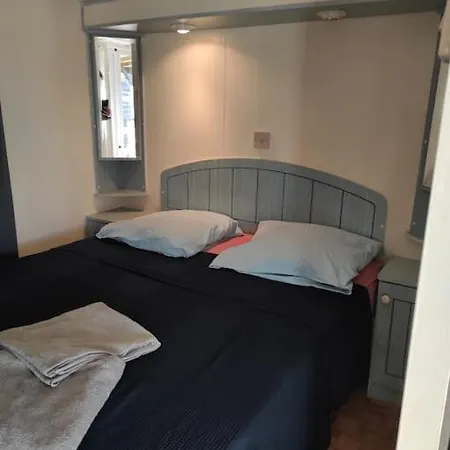 Mobil-home Dans Un Beau Cadre A 15 Km Des Plages. * Lunel (Herault)