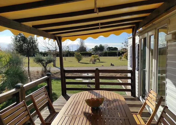 Mobil-home Dans Un Beau Cadre A 15 Km Des Plages. Apartman