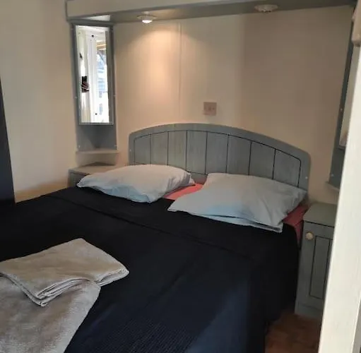 Mobil-home Dans Un Beau Cadre A 15 Km Des Plages. * Lunel