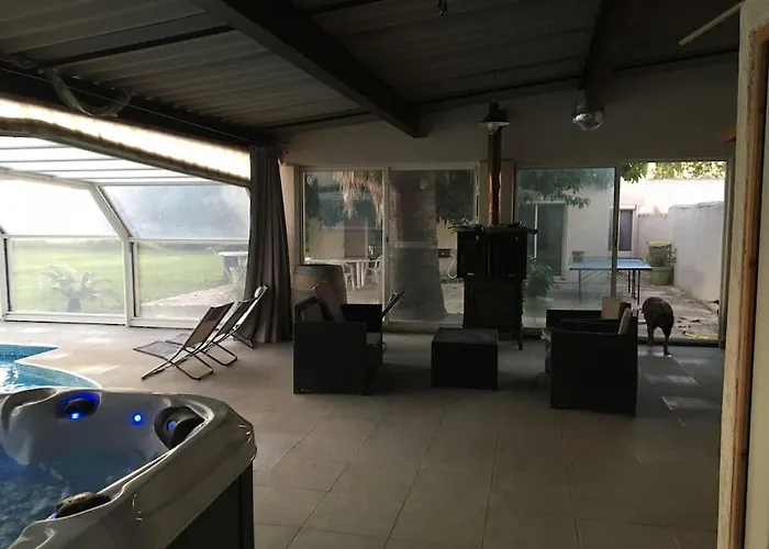 Mobil-home Dans Un Beau Cadre A 15 Km Des Plages. Apartman Lunel