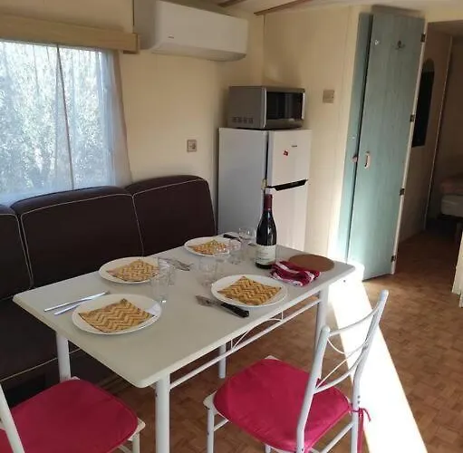 Mobil-home Dans Un Beau Cadre A 15 Km Des Plages. Apartman *