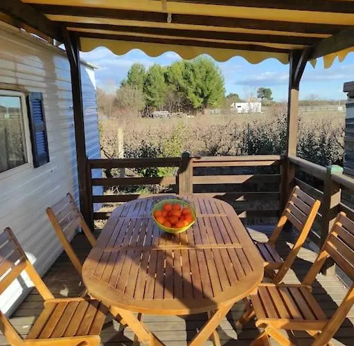 Mobil-home Dans Un Beau Cadre A 15 Km Des Plages. Apartman